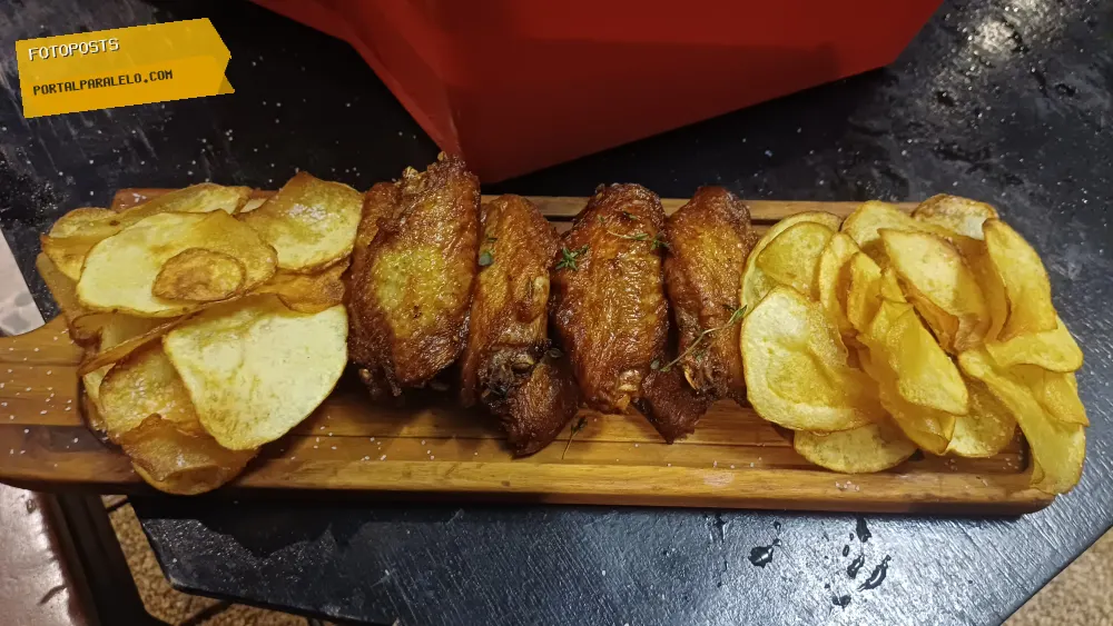 Tulipas de asa de frango assada com batatas fritas