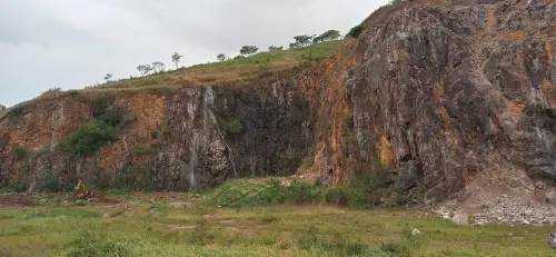 Cachoeira na Pedreira no Vulcão