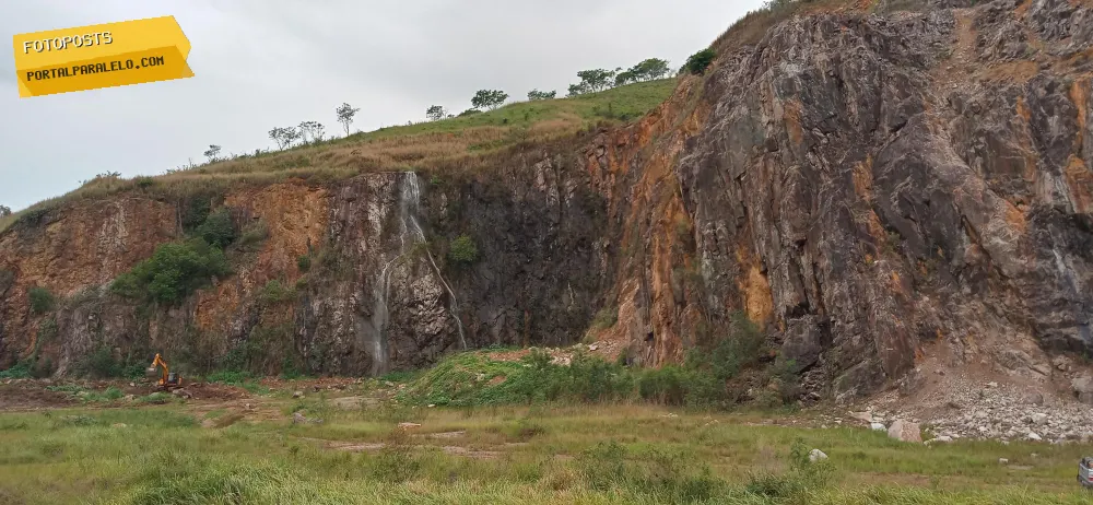 Cachoeira na Pedreira no Vulcão