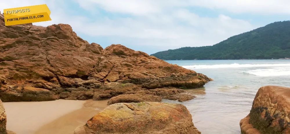 Pedras na praia do cachadaço