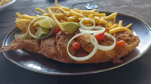 Peixe frito com Pimentas