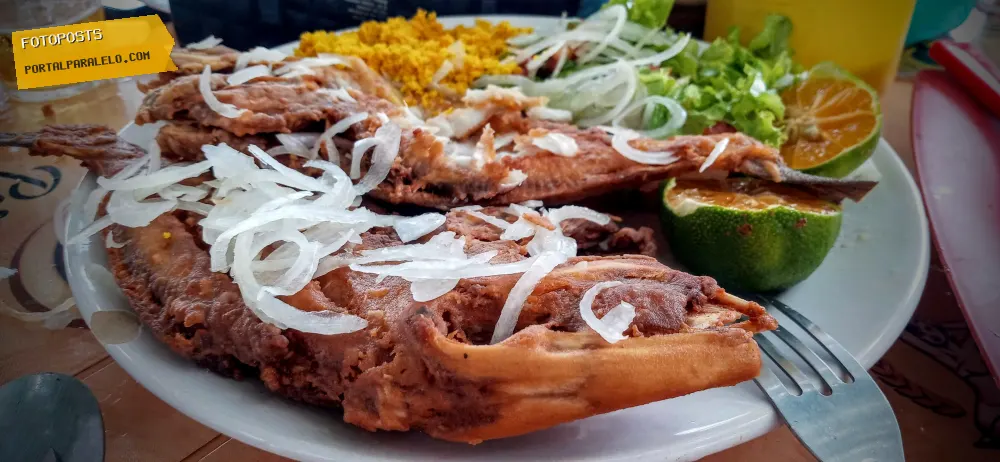 Prato de peixe Peroá frito com salada