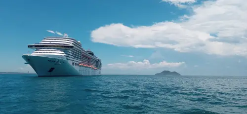 Navio no mar de Búzios